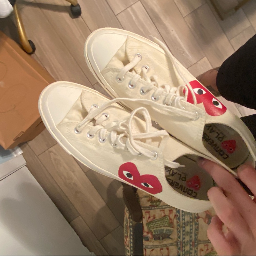 COMME DES GARÇONS PLAY
Off-White Converse Edition Chuck 70 Low Top Sneakers